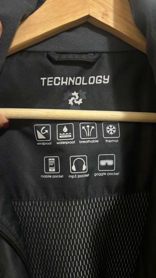 Anorak mujer negro con capucha waterproof