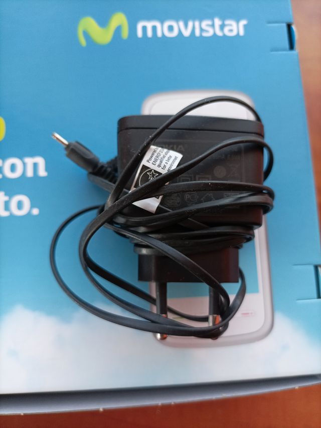 Nokia 5230 Movistar con cargador y auriculares