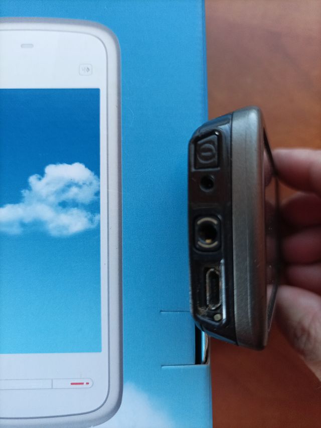 Nokia 5230 Movistar con cargador y auriculares