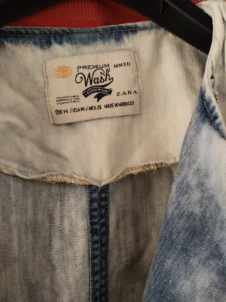 Cazadora vaquera estilo motero desgastado Zara
