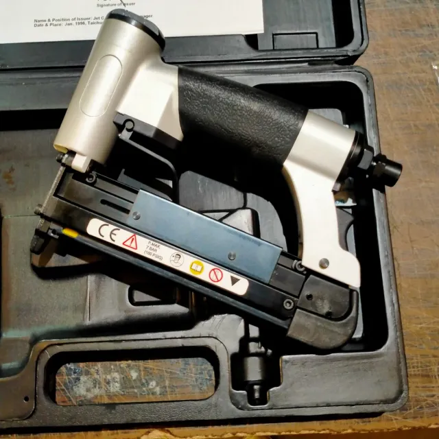 Clavadora  Pneumatica con caja de 20 mil clavos