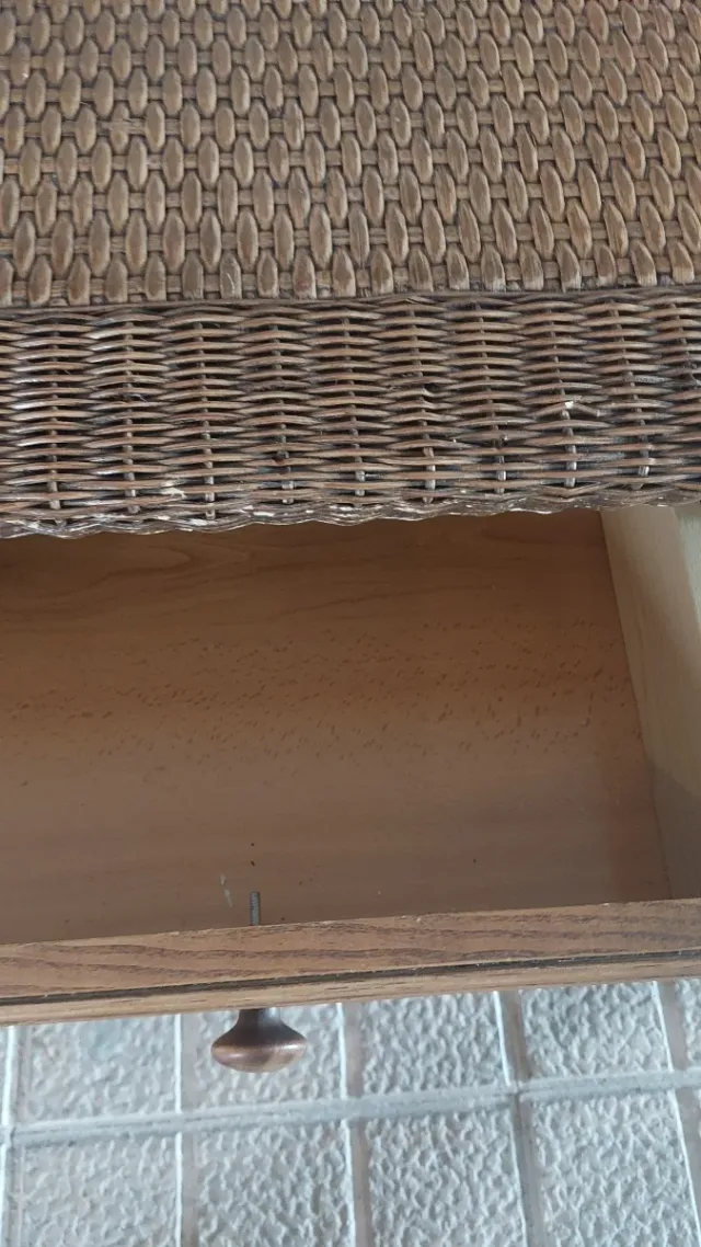 Cassettiera vintage in vimini