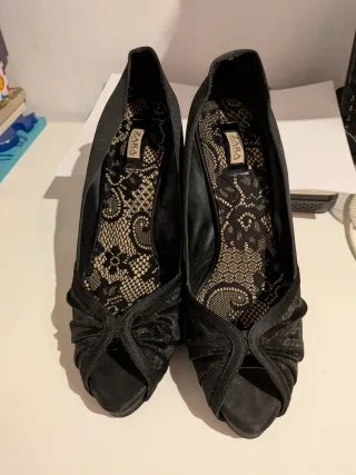 Zapatos de tacón Zara negros