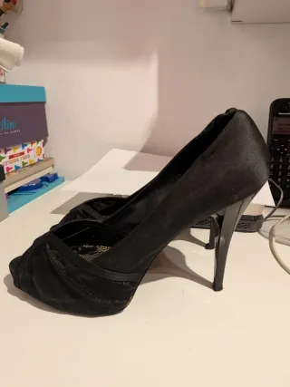 Zapatos de tacón Zara negros