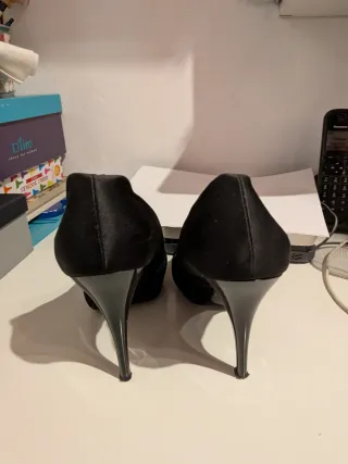 Zapatos de tacón Zara negros