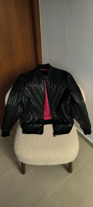 Chaqueta efecto piel acolchada