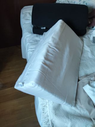 Cuña soporte para espalda en ancianos