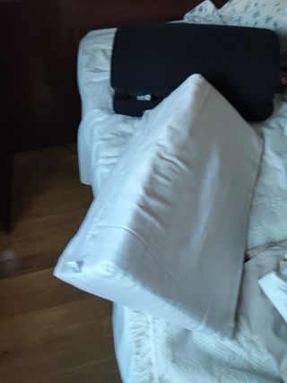 Cuña soporte para espalda en ancianos