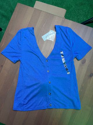 Blusa azul con botones talla S