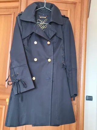 Gabardina azul marino .