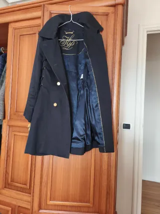 Gabardina azul marino .