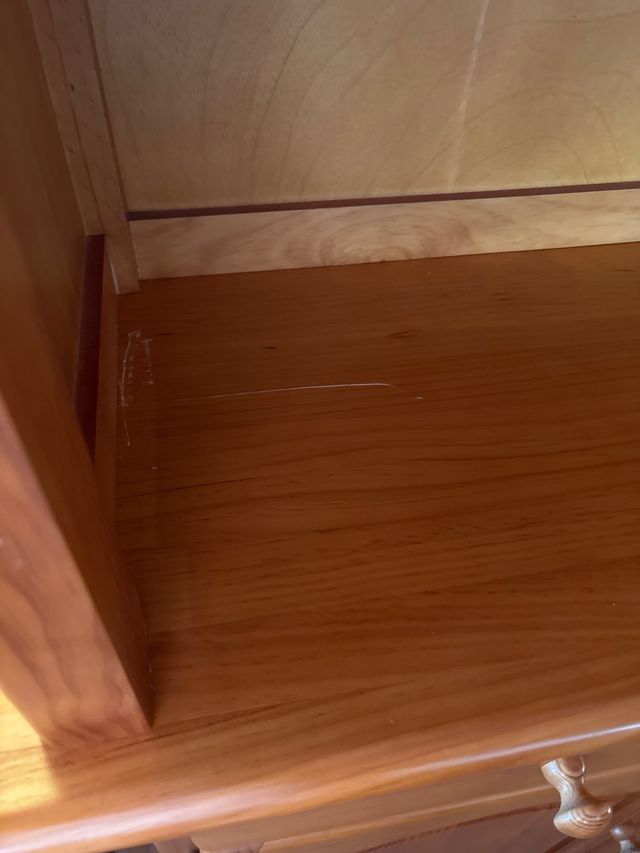 Aparador de pino con puertas y cajones