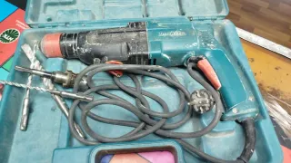 Taladro percutor Makita con maletín