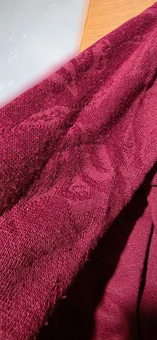 Abito stretto di lana con cappuccio