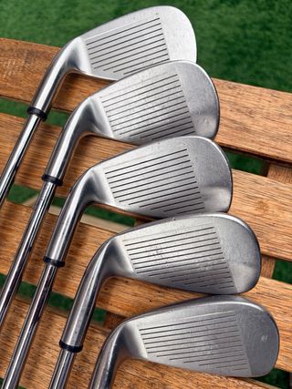 Palos de Golf Strata 6-P, Driver e Híbrido 