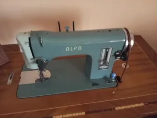 Máquina de coser Alfa vintage