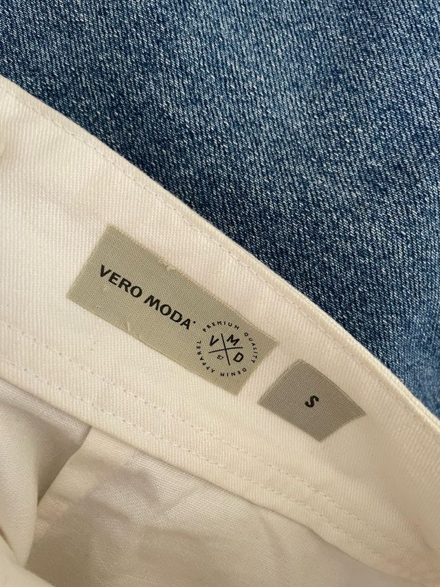 Falda Vero Moda blanca 