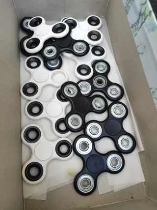Lote de 14 Fidget Spinners.