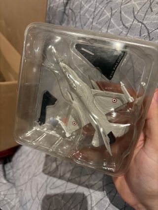 Avión F16 Falcon Metal Escala 1:126