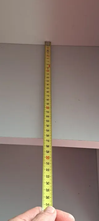 Armadio a colonna a 2 ante con ripiani