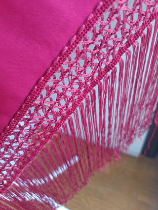 Mantón Sevillana Bordado Granate