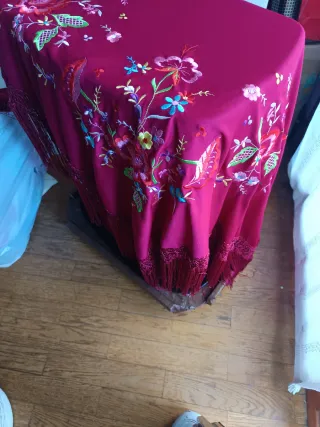 Mantón Sevillana Bordado Granate