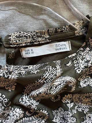 Blusa verde con estampado paisley