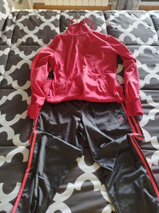 Conjunto deportivo Adidas gris y rosa