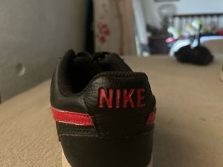Zapatillas Nike Negras y Rojas