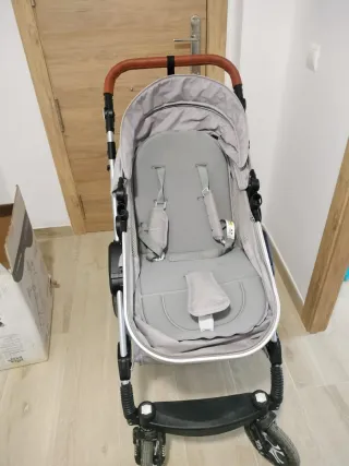 Carrito de bebé gris