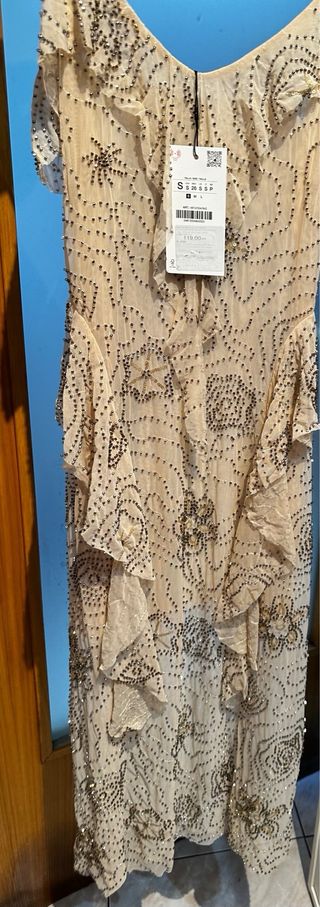 Vestido largo beige y dorado con abalorios