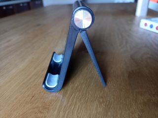 Supporto da scrivania nero per cellulare