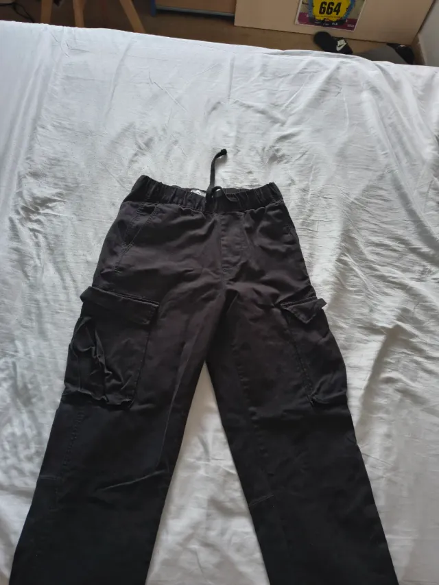 Pantalón cargo negro
