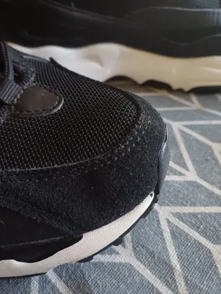 Zapatillas Fila Negras y Blancas