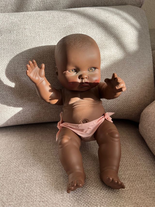 Muñeca bebé negra