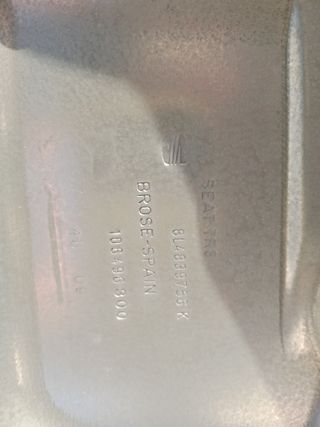 Se vende porta elevalunas trasero derecho