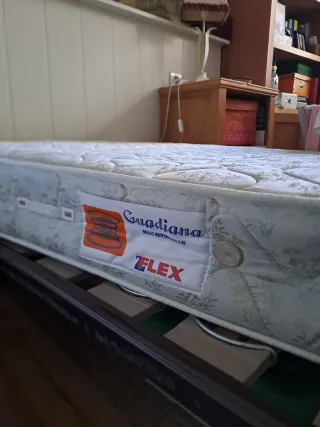 2 Colchones y Somieres Madera