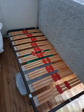 2 Colchones y Somieres Madera