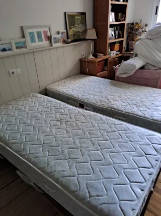 2 Colchones y Somieres Madera