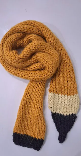 Sciarpa lavorata a maglia unisex fatta a mano