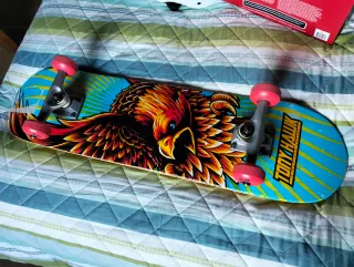 Skate Tony Hawk con Casco Blanco Pro-Tec