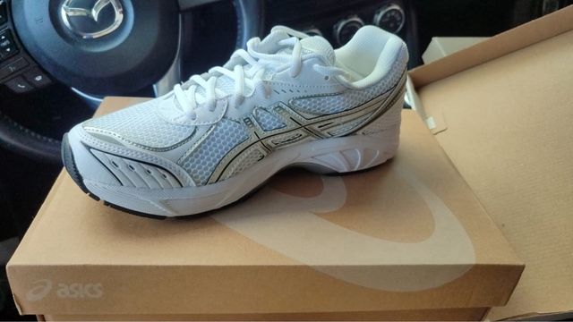 Bambas beige y marrón