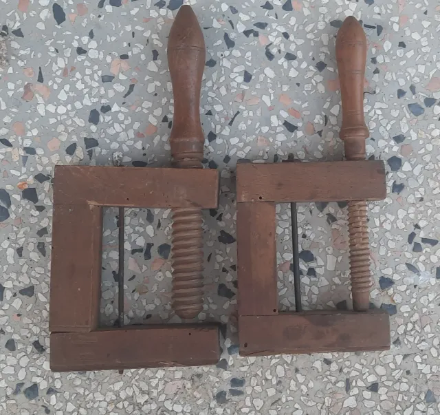 Antichi morsetti in legno