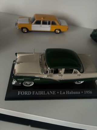 6 modelos en escala 1:43 y un modelo en escala 1:2