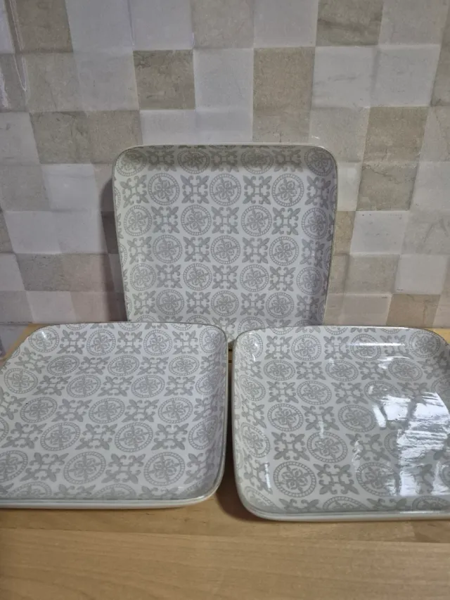 Juego de 3 platos cuadrados decorados