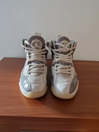 Zapatillas Jordan Talla 42 Blancas y Grises