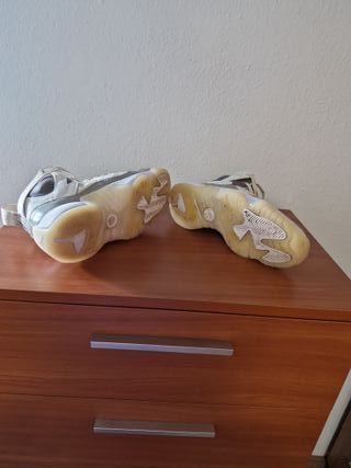 Zapatillas Jordan Talla 42 Blancas y Grises