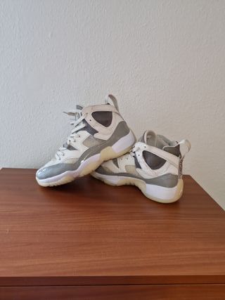 Zapatillas Jordan Talla 42 Blancas y Grises
