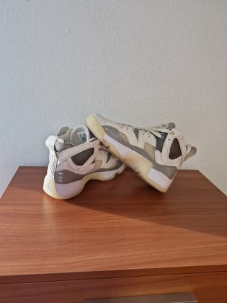 Zapatillas Jordan Talla 42 Blancas y Grises