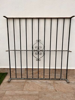 Reja de ventana de hierro forjado